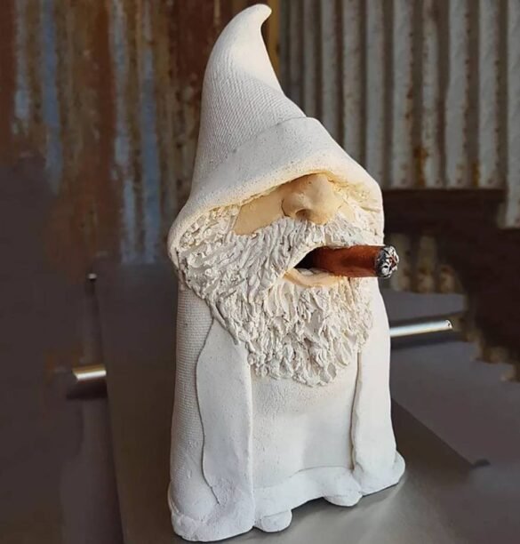 White Smoking gnome