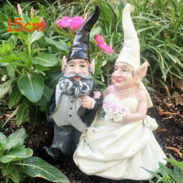 Gnome Couple Getting Married