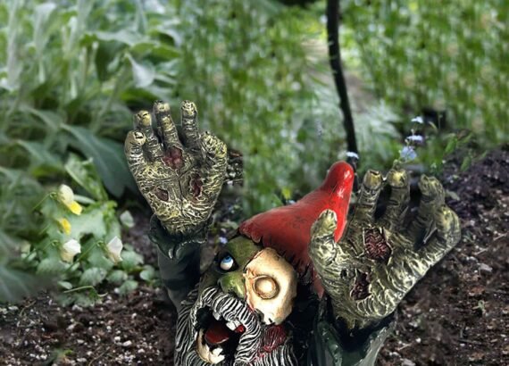 PALACE SKATEBOARDS Zooty Gnome ノーム 置物 Zombie-Gnome-Climbing-out-