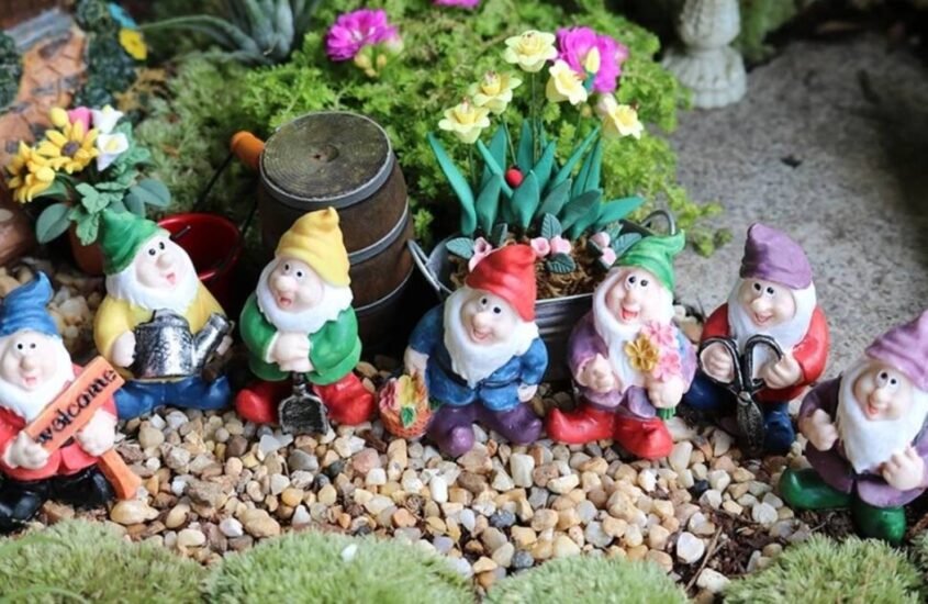 7 Dwarf Garden Gnomes - seven dwarfs garden statues